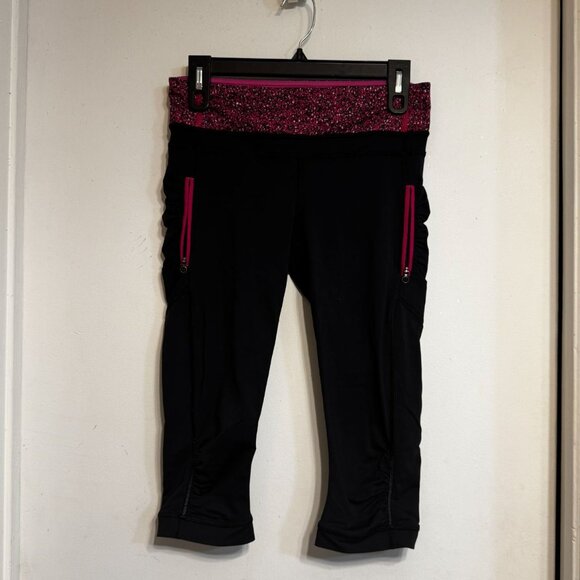 Lululemon Crop Ruched Knee Zipper Pockets Capri Leggings Size 6 Black Pink - Picture 2 of 6